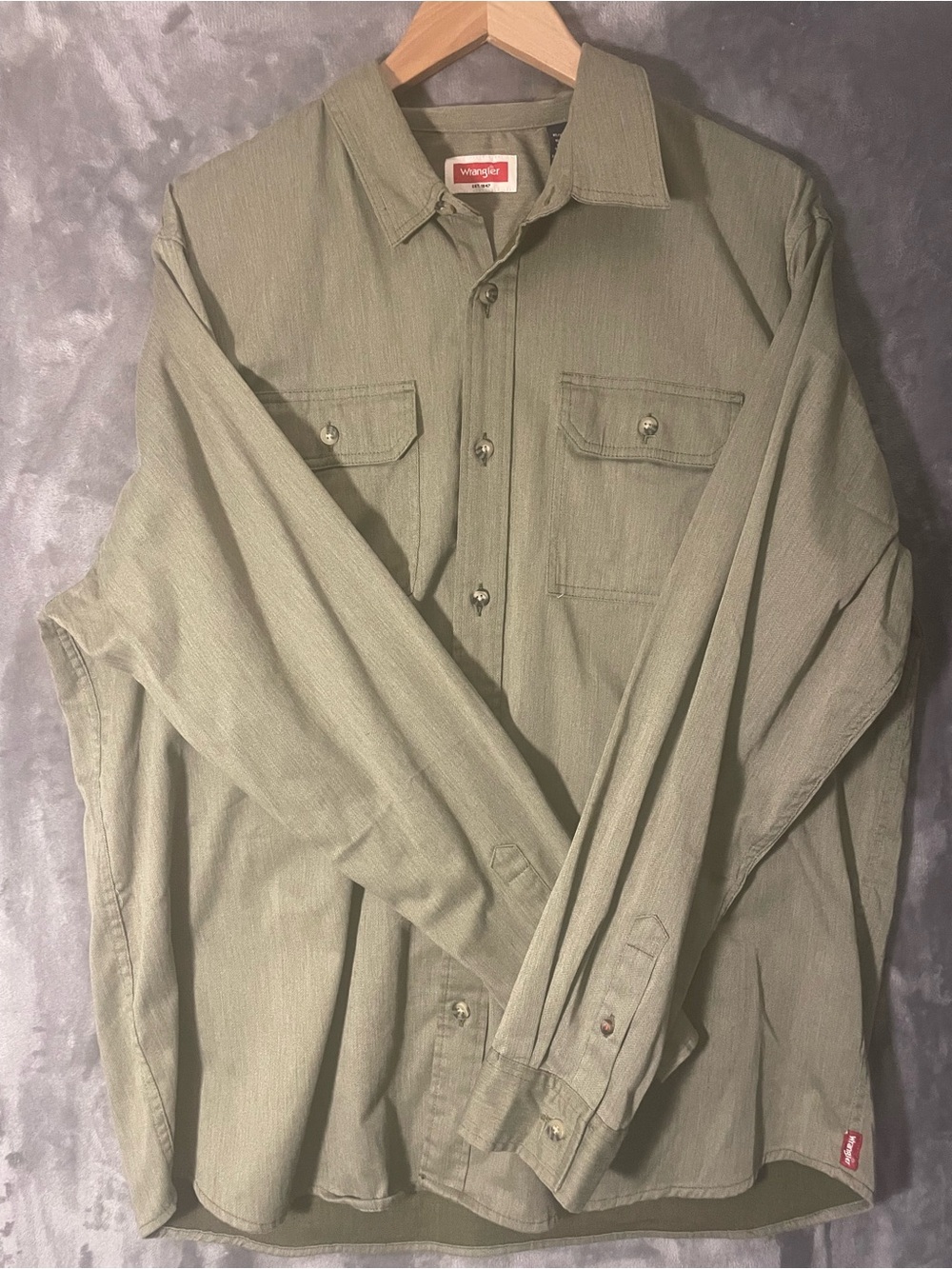 Wrangler Olive Green Men's Casual Button-Down Shirt
